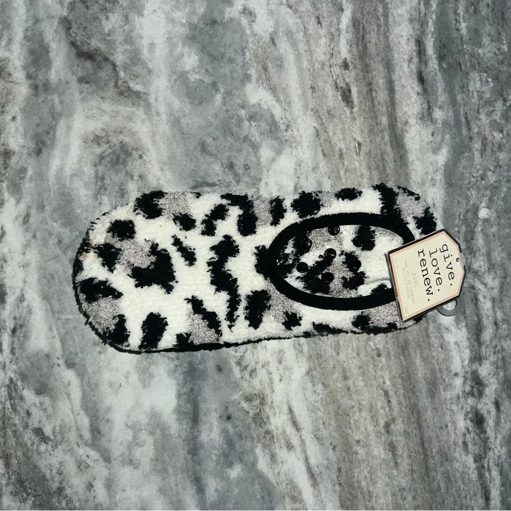 Give Love Renew Women’s Fuzzy Socks Liners 2 Pair Non Slip